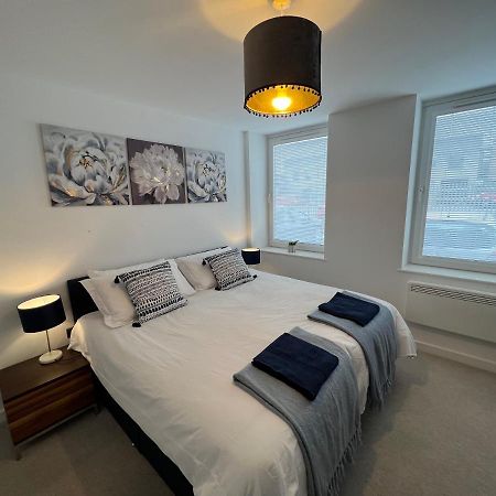 Modern 2 Bedroom Apt Sleeps 6 - Near Gloucester Ngoại thất bức ảnh