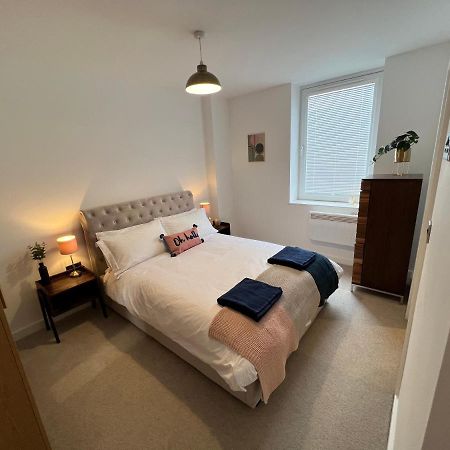 Modern 2 Bedroom Apt Sleeps 6 - Near Gloucester Ngoại thất bức ảnh