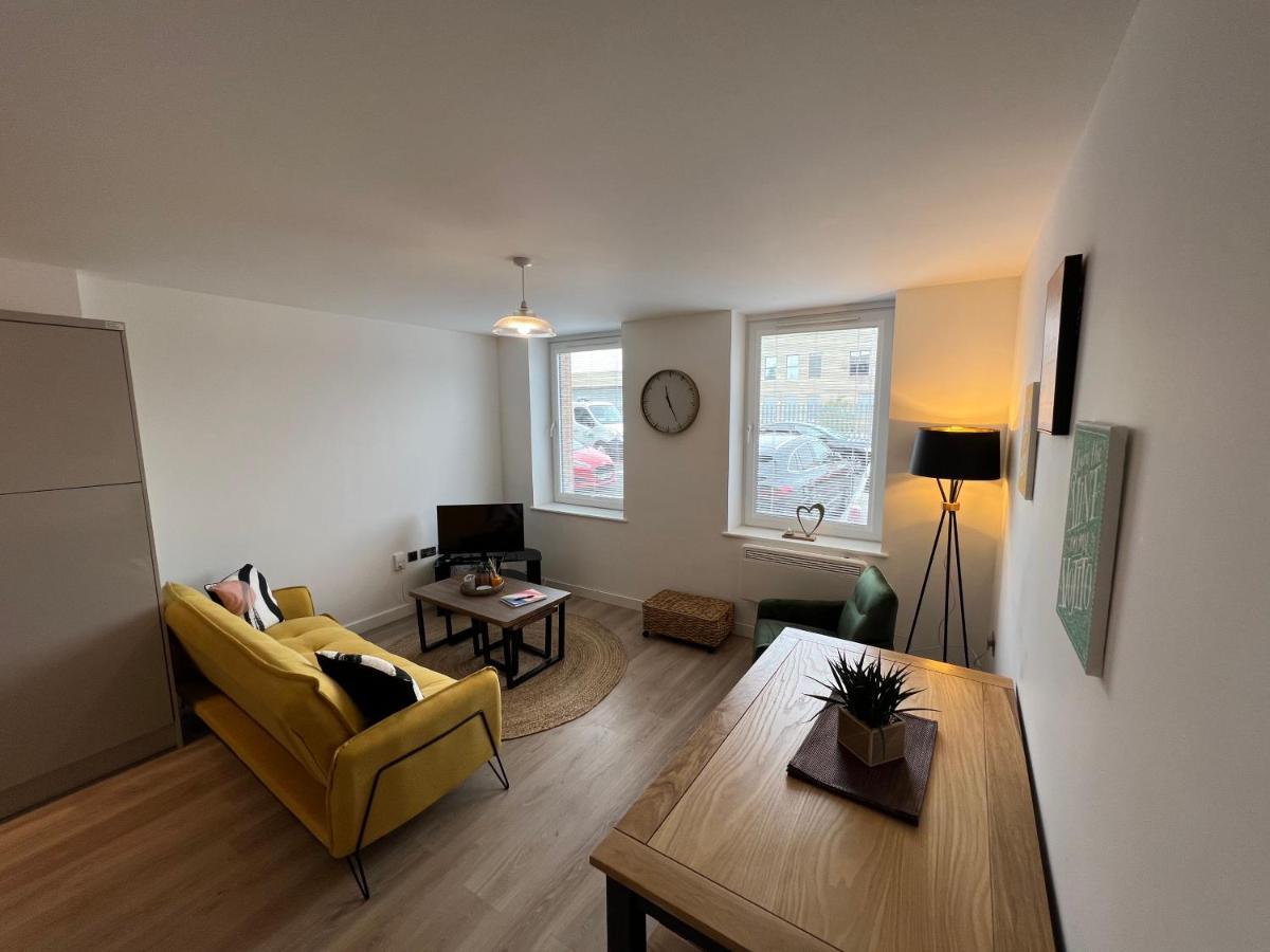 Modern 2 Bedroom Apt Sleeps 6 - Near Gloucester Ngoại thất bức ảnh